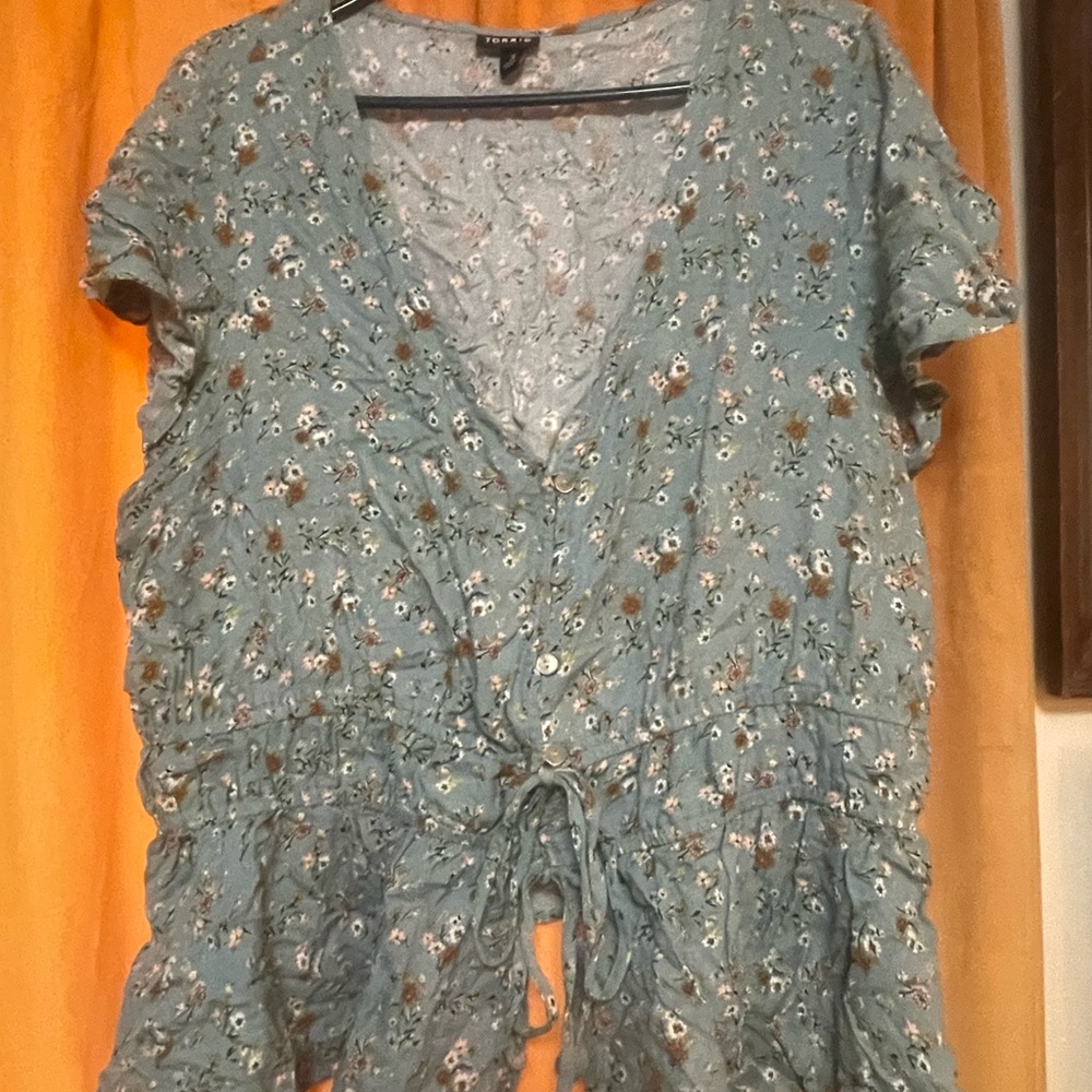 Torrid Green Tie Front Ruched Ruffled Blouse
